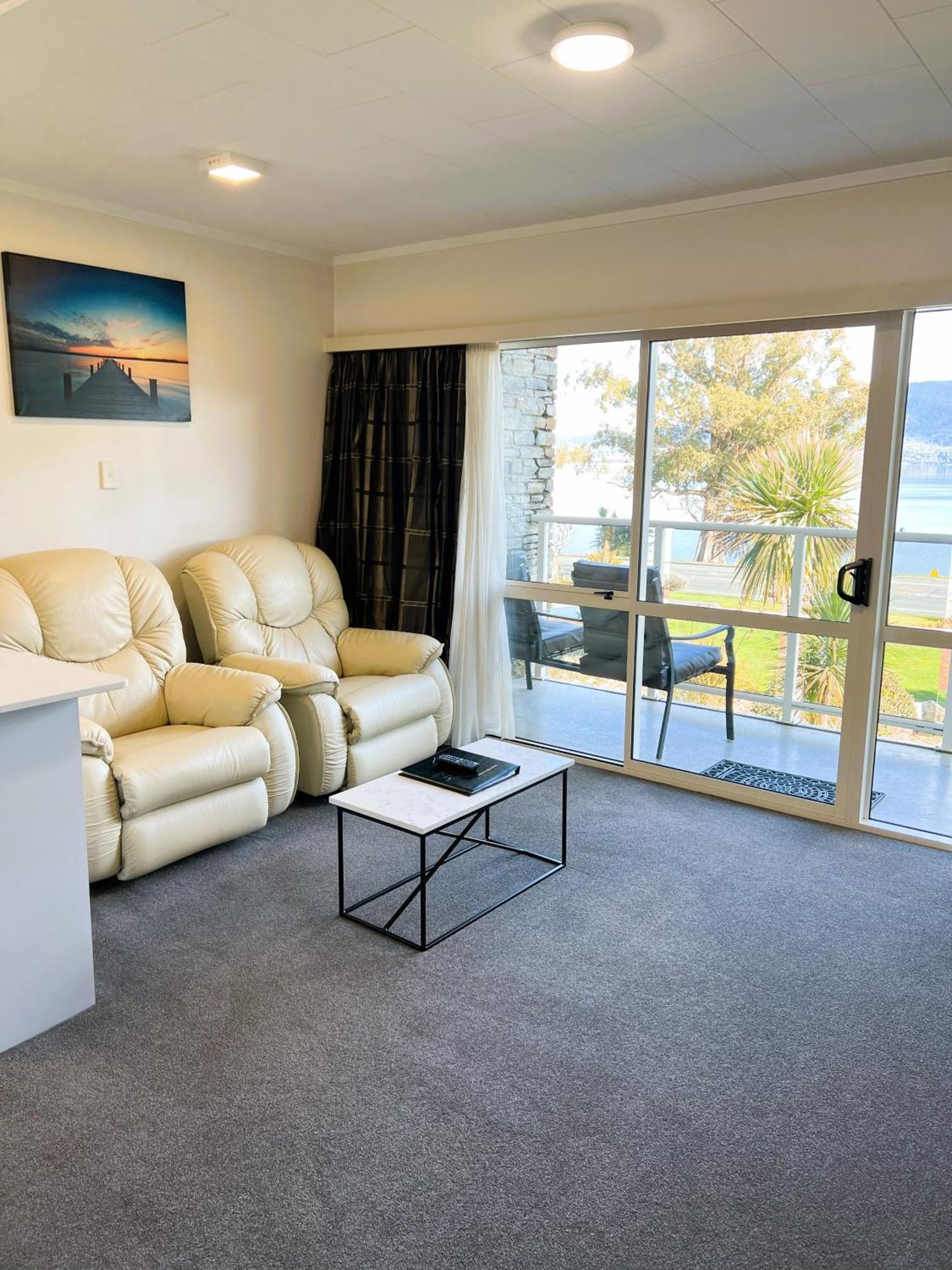 Fiordland Lakeview Motel And Apartments Te Anau Exterior photo