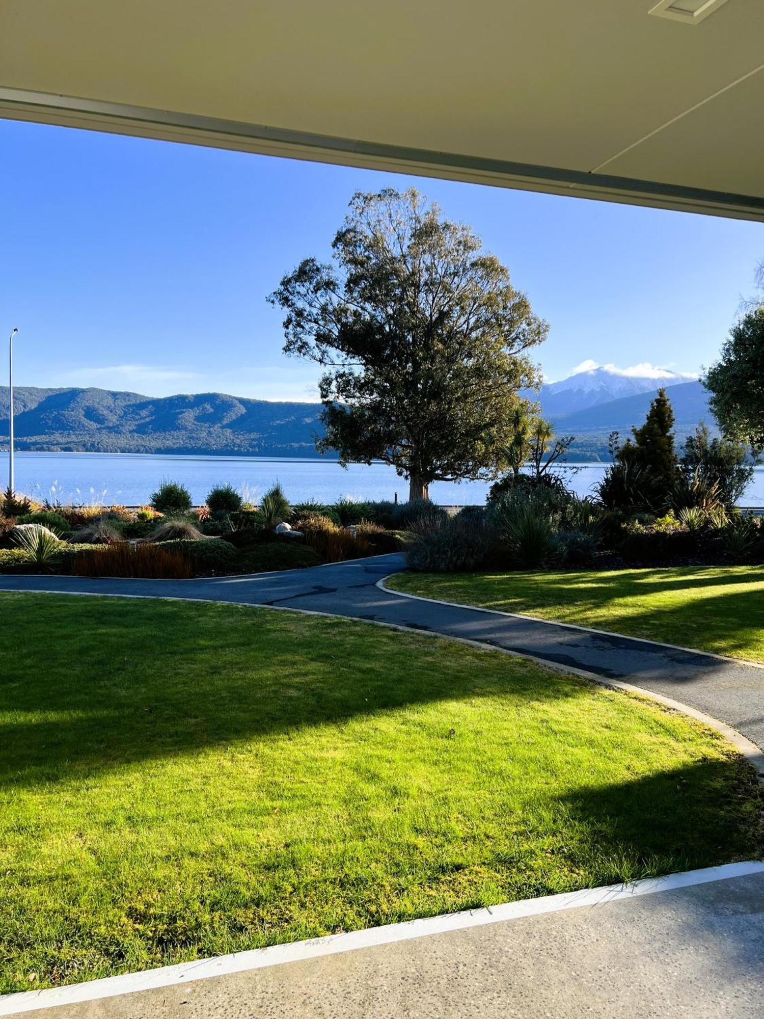 Fiordland Lakeview Motel And Apartments Te Anau Exterior photo