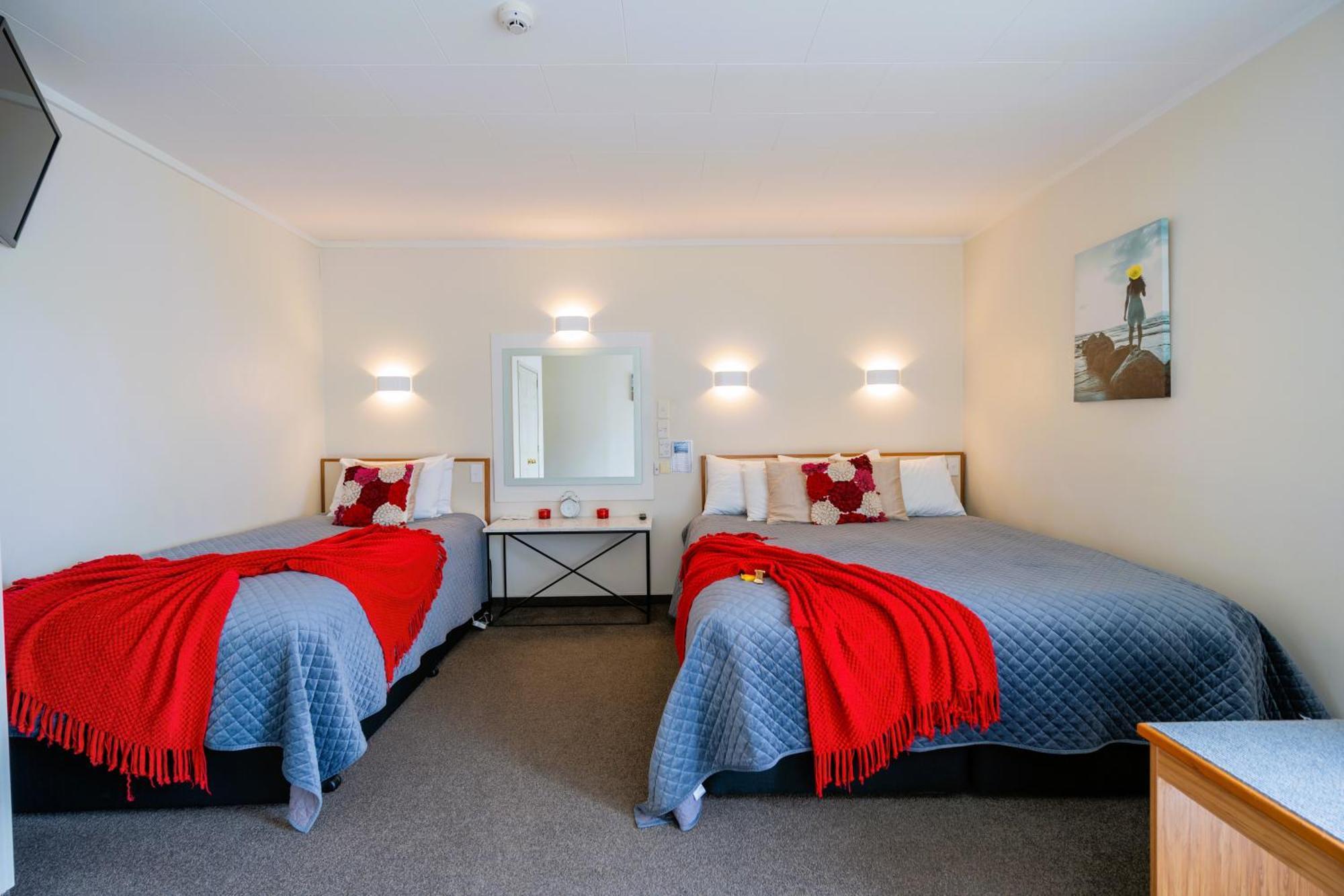 Fiordland Lakeview Motel And Apartments Te Anau Exterior photo