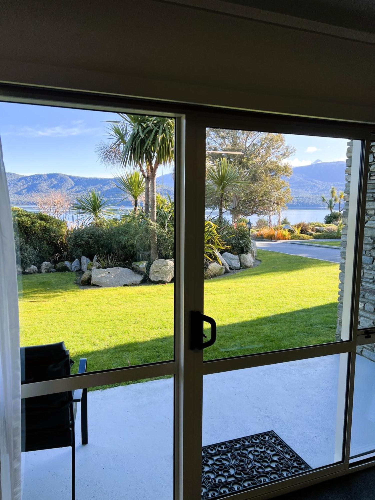 Fiordland Lakeview Motel And Apartments Te Anau Exterior photo